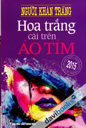 Hoa Trắng Cài Trên Áo Tím